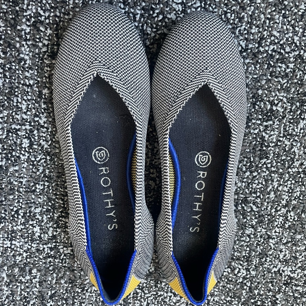 Rothy’s “The Flat” in navy/white print. Sz 7.5